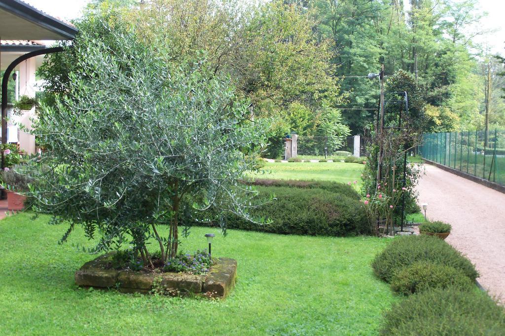 Bed&Breakfast Il Ciliegio Fiorito Somma Lombardo Bagian luar foto
