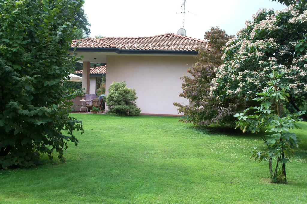 Bed&Breakfast Il Ciliegio Fiorito Somma Lombardo Bagian luar foto