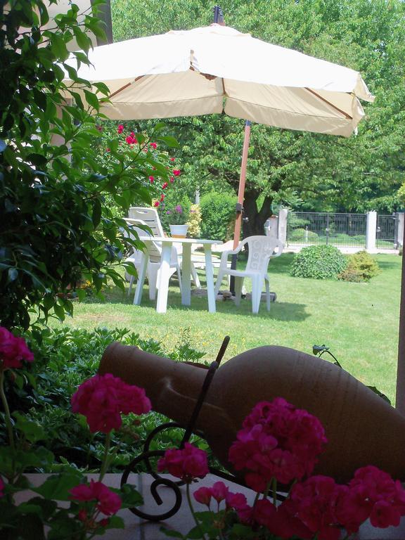 Bed&Breakfast Il Ciliegio Fiorito Somma Lombardo Bagian luar foto