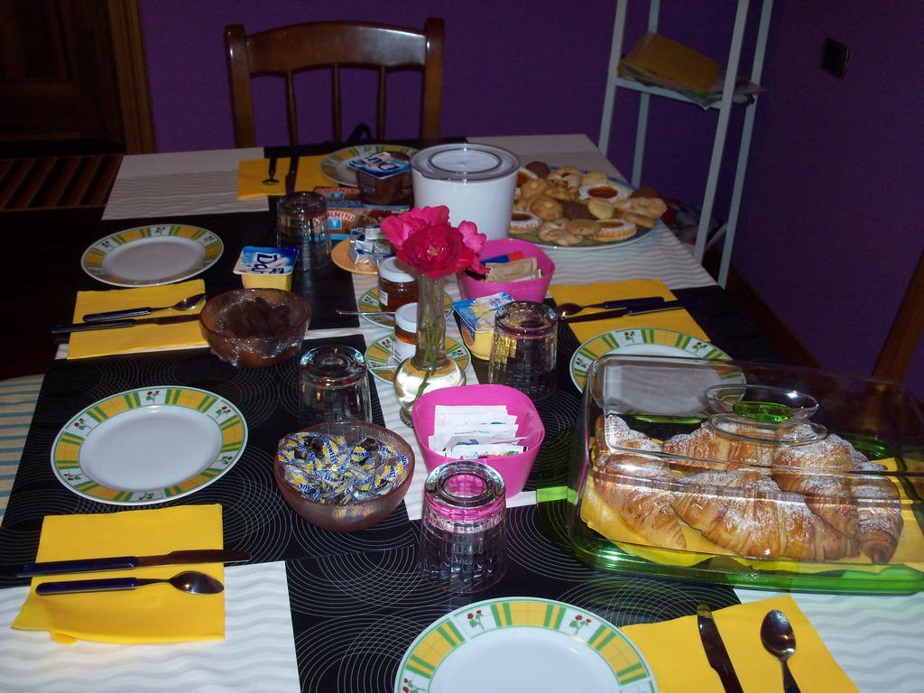 Bed&Breakfast Il Ciliegio Fiorito Somma Lombardo Bagian luar foto