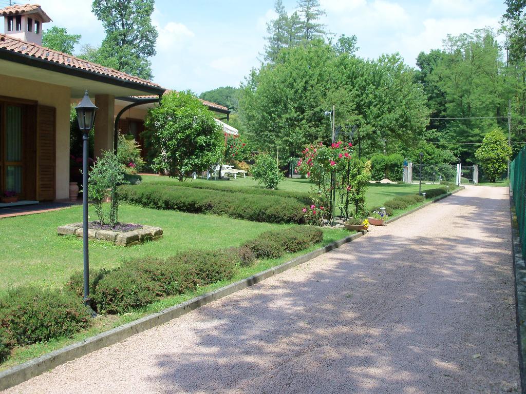 Bed&Breakfast Il Ciliegio Fiorito Somma Lombardo Bagian luar foto