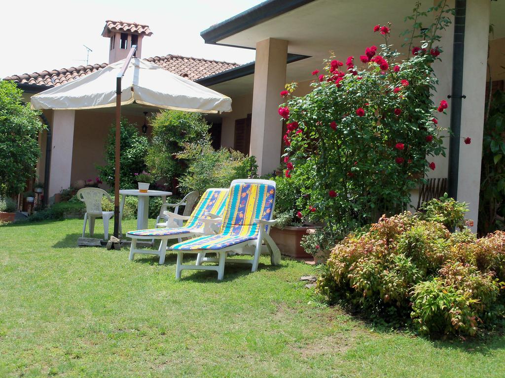 Bed&Breakfast Il Ciliegio Fiorito Somma Lombardo Bagian luar foto