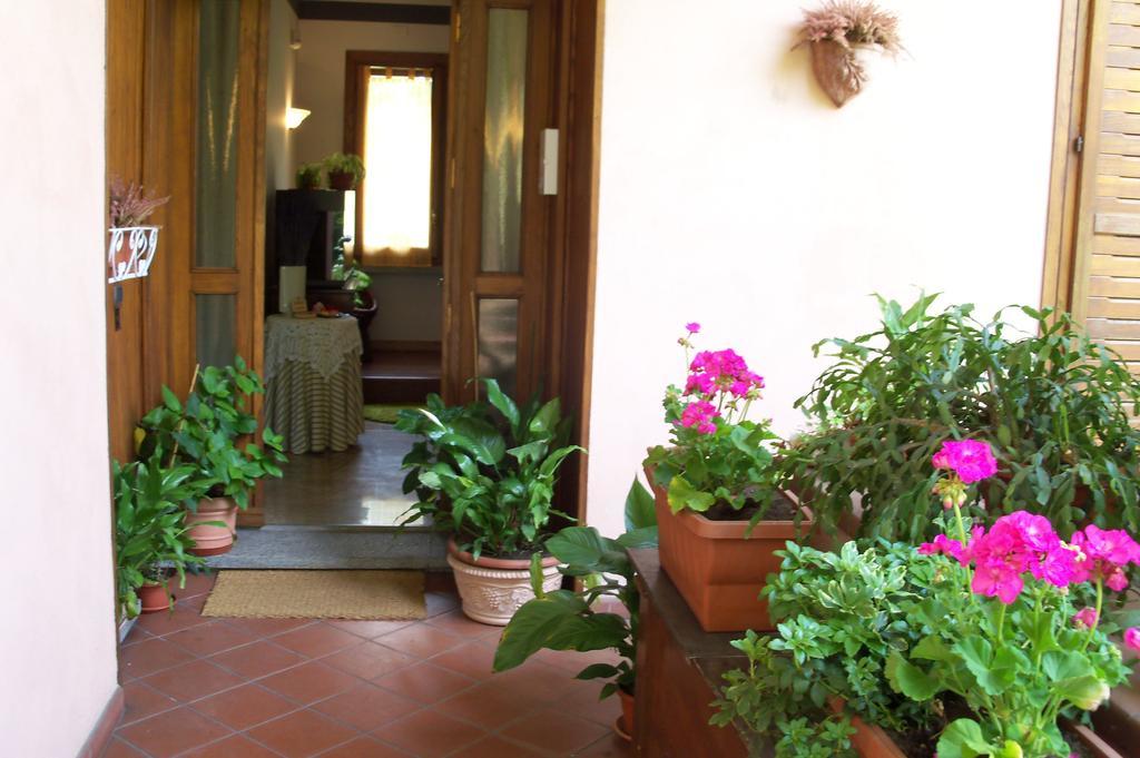 Bed&Breakfast Il Ciliegio Fiorito Somma Lombardo Bagian luar foto