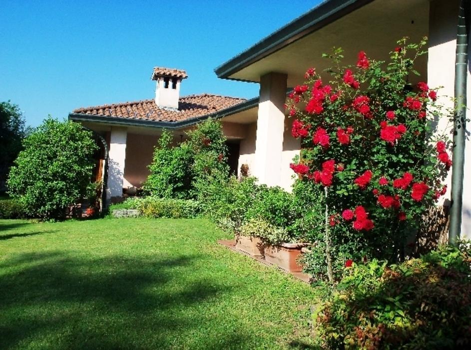 Bed&Breakfast Il Ciliegio Fiorito Somma Lombardo Bagian luar foto