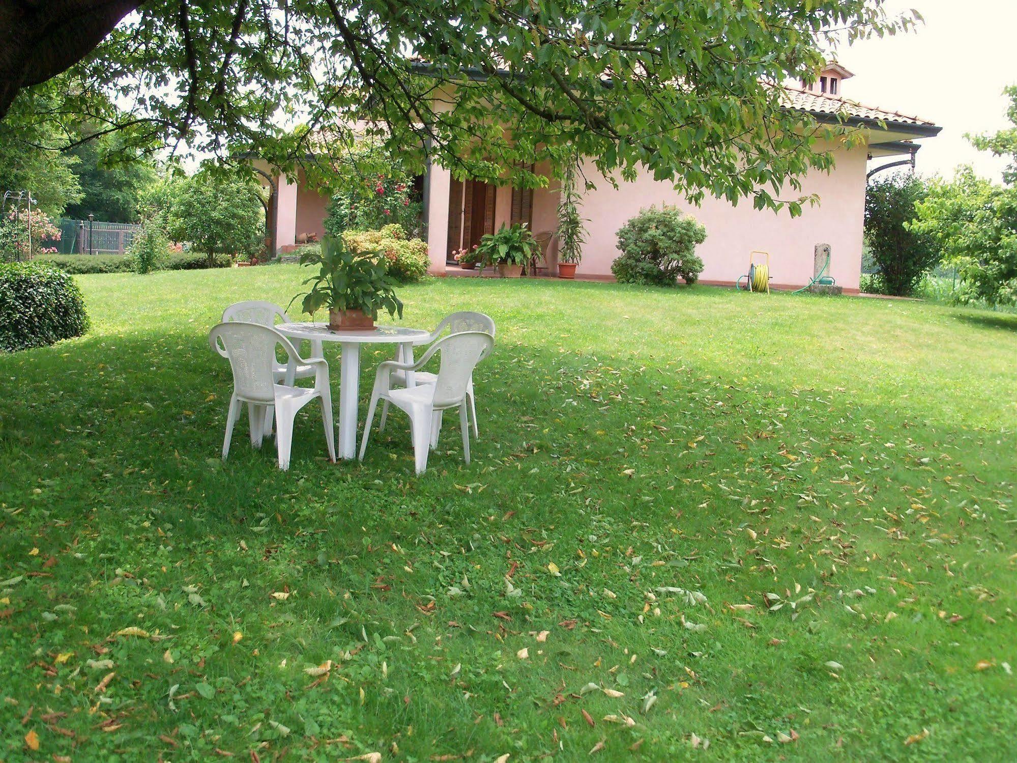 Bed&Breakfast Il Ciliegio Fiorito Somma Lombardo Bagian luar foto